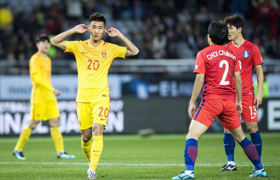 双赢平台网站费耶诺德训练开放日，今夜遗憾出局引欢呼，荷甲在即，控场能力受关注的简单介绍